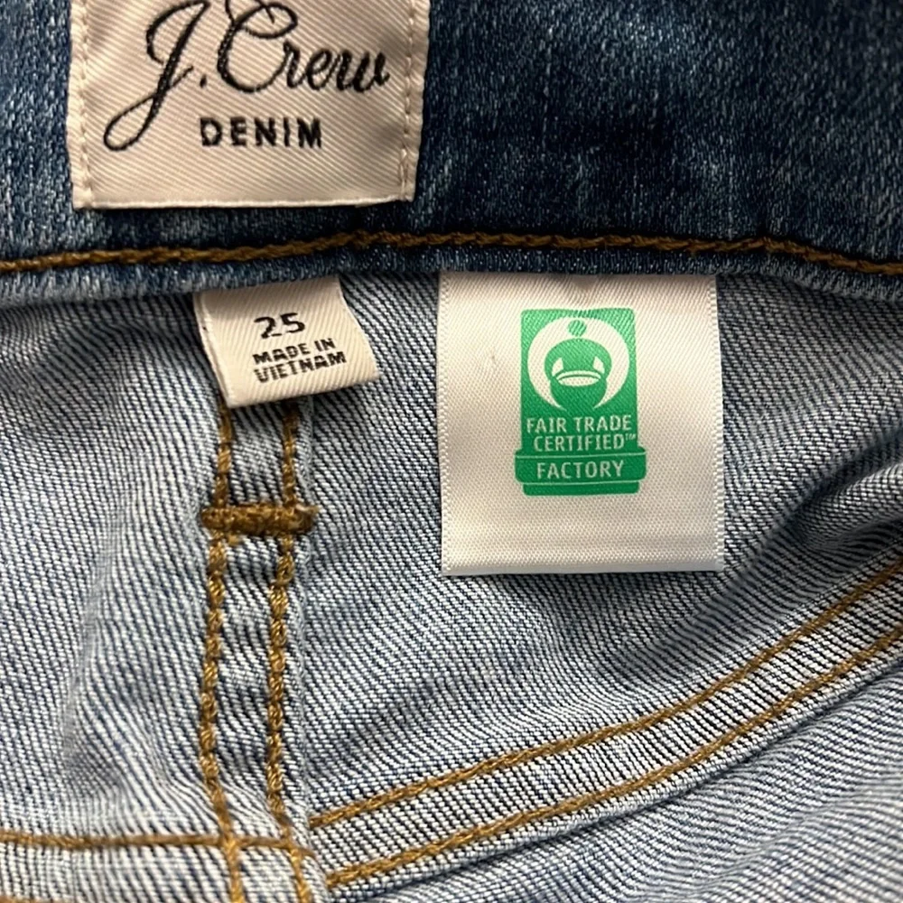 J. Crew 9" high-rise toothpick jean in Arizona Sky wash
Item AJ469 - Picture 8 of 11